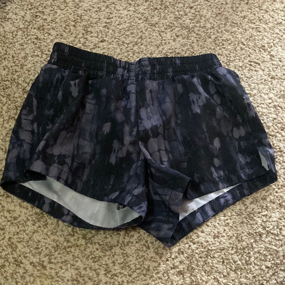 Girls’ Old Navy Active, go-dry, black/gray print shorts.  Size S 6/7